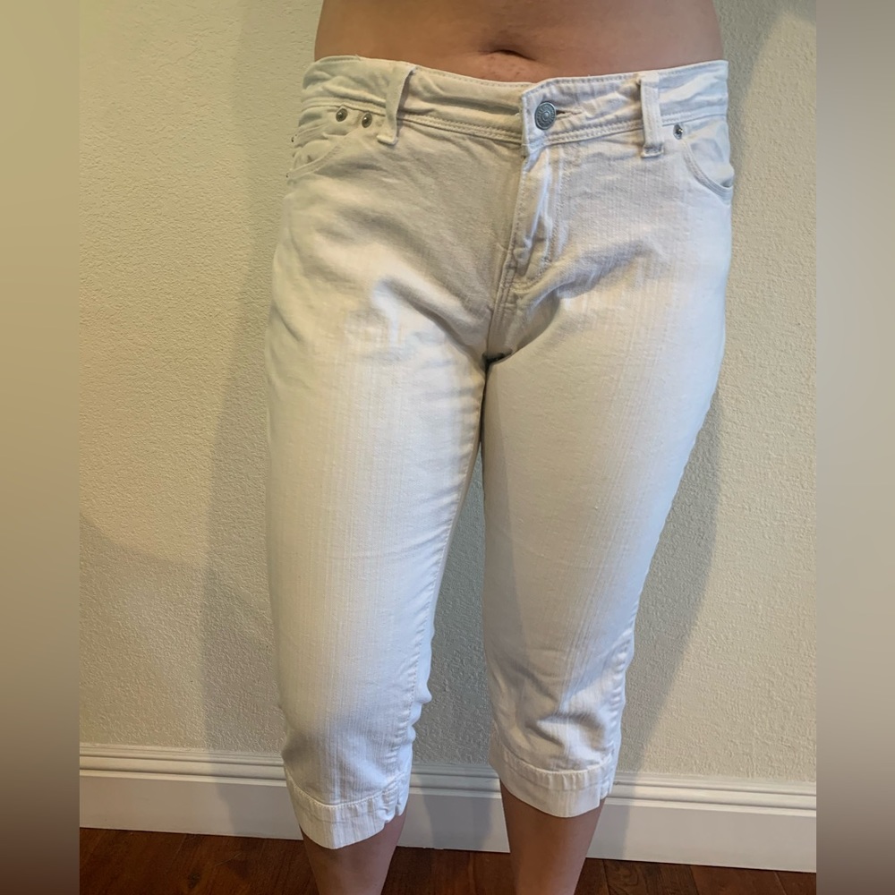The Limited White lightly textured stretch denim Capri Pants size 10 Crop Jeans